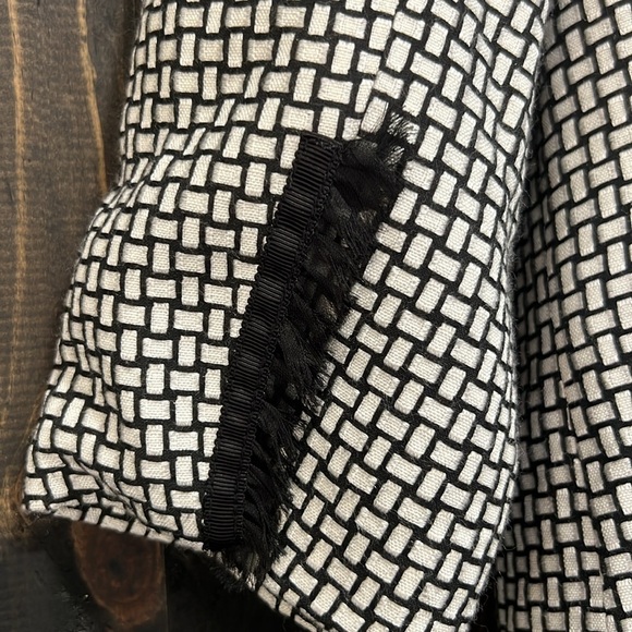 White House Black Market Blazer 4 Geometric Ruffle Lace Beaded Cropped Career - Picture 7 of 9